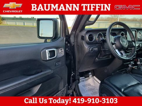 Used 2018 Jeep Wrangler Unlimited Sahara AWD/4WD image 2