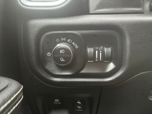 Used 2025 RAM 1500 Laramie image 21