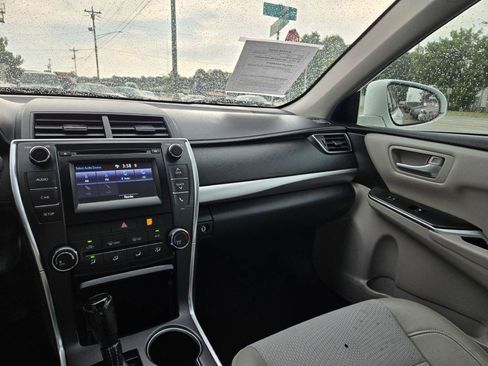 Used 2017 Toyota Camry SE FWD image 17