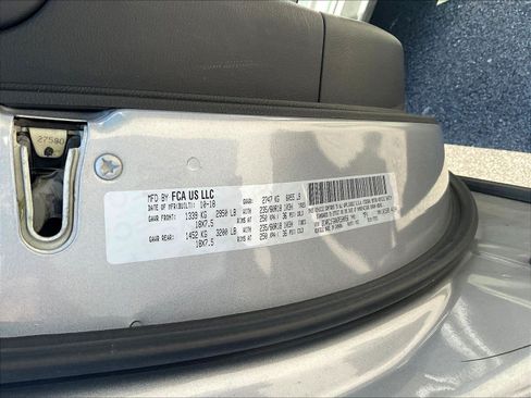 Used 2019 Chrysler Pacifica Touring Plus w/ Advanced Safetytec Group FWD image 18