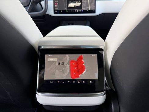 Used 2022 Tesla Model S AWD/4WD image 29