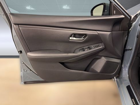 Used 2024 Nissan Sentra SV FWD image 14