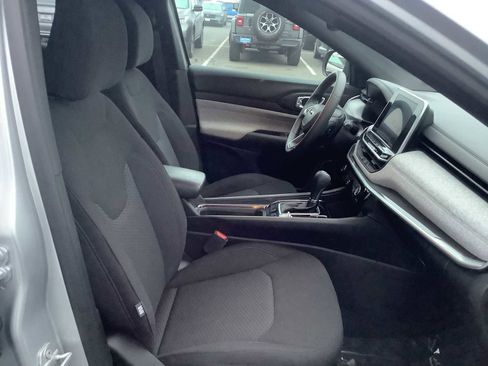 Used 2025 Jeep Compass Sport image 15