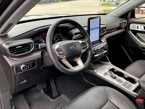 Used 2023 Ford Explorer Limited w/ Limited Technology Package image 17
