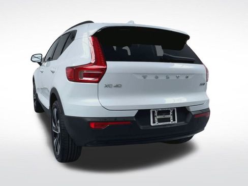 Used 2024 Volvo XC40 B5 Plus w/ Protection Package Premier image 24