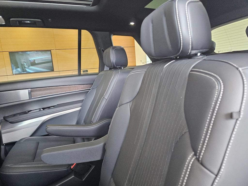 New 2027 Cadillac Vistiq Sport AWD/4WD image 22