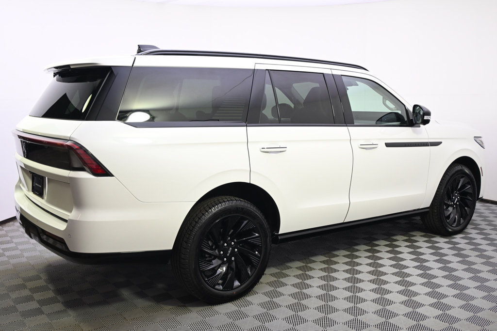 New 2026 Lincoln Navigator Reserve w/ Jet Appearance Package AWD/4WD image 7