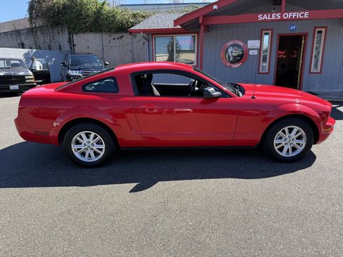 Used 2007 Ford Mustang Deluxe image 5