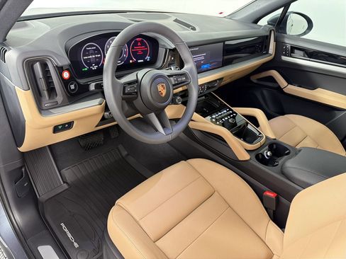 Used 2026 Porsche Cayenne AWD/4WD image 4