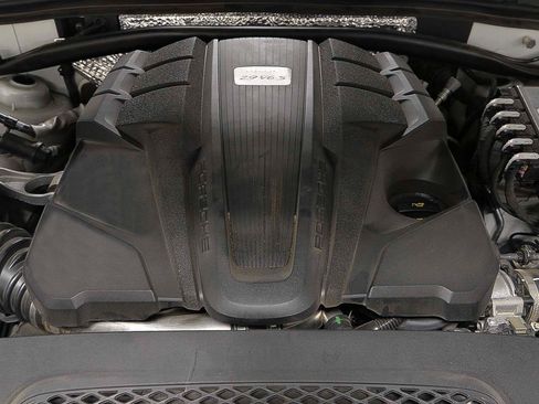 Used 2023 Porsche Macan S image 17