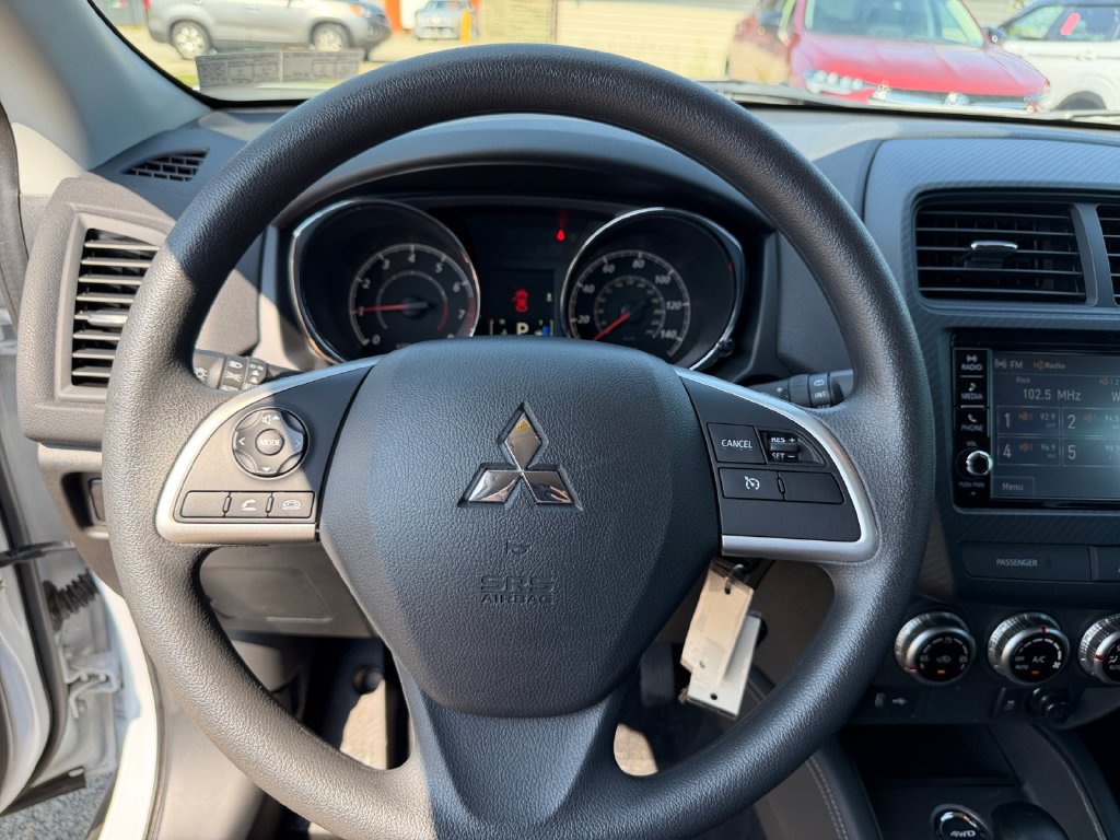 Used 2025 Mitsubishi Outlander Sport ES AWD/4WD image 15