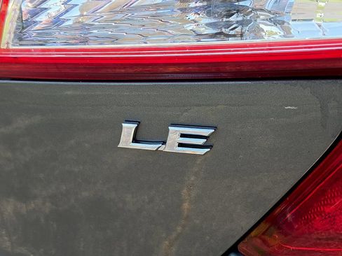 Used 2014 Toyota Camry LE FWD image 31