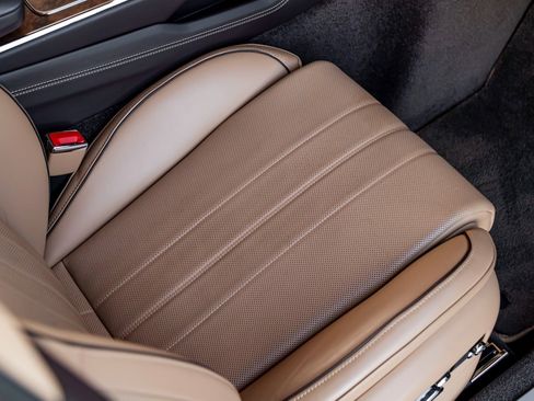 Used 2022 Bentley Flying Spur Plug-In Hybrid image 30