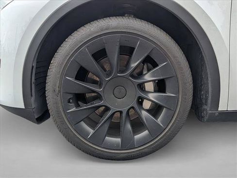 Used 2023 Tesla Model Y Long Range AWD/4WD image 18