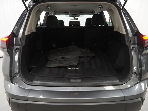 Used 2025 Nissan Rogue S image 38