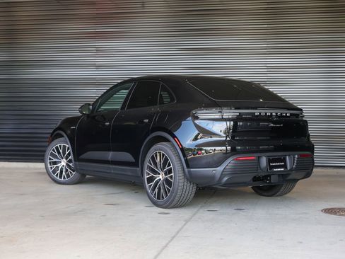 New 2025 Porsche Macan 4 Electric image 3