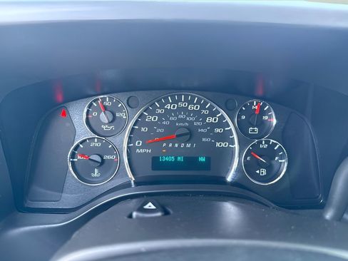 Used 2025 Chevrolet Express 3500 LS RWD image 9