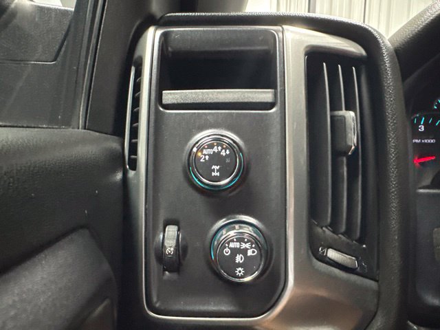 Used 2018 Chevrolet Silverado 1500 LT w/ All Star Edition AWD/4WD image 10