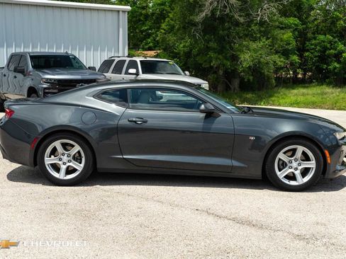 Used 2018 Chevrolet Camaro LT RWD image 4