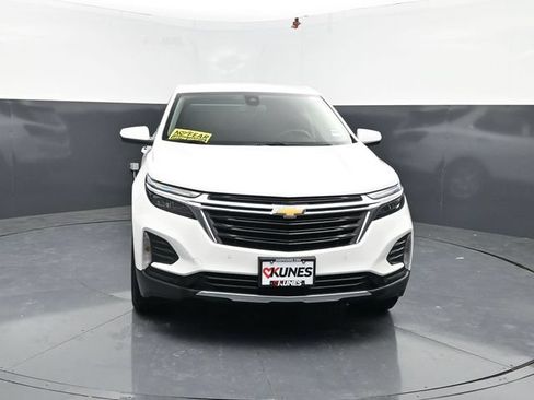 Used 2024 Chevrolet Equinox LT AWD/4WD image 2