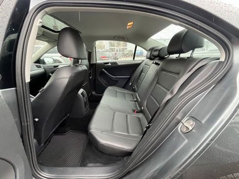Used 2016 Volkswagen Jetta SE FWD image 10