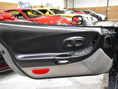 Used 2004 Chevrolet Corvette Coupe w/ Roof Package RWD image 13