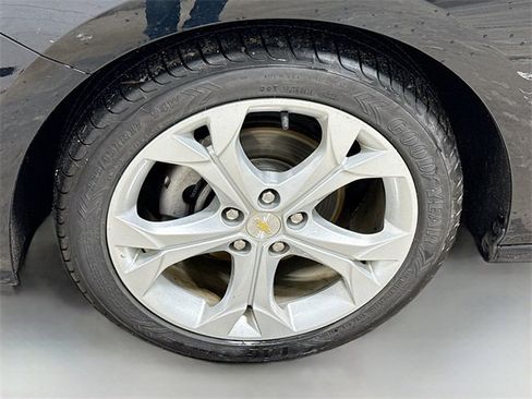 Used 2018 Chevrolet Cruze Premier image 34