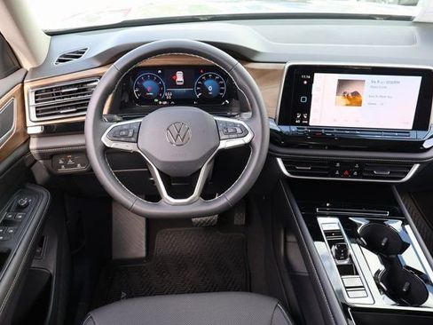 New 2026 Volkswagen Atlas SE image 15