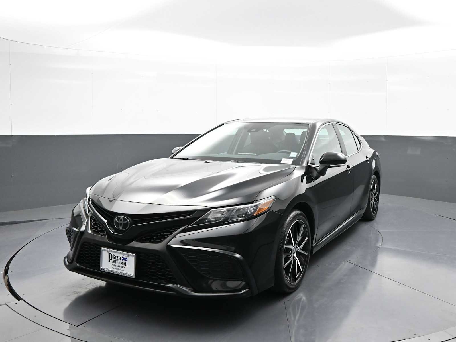 Used 2024 Toyota Camry SE AWD/4WD image 1