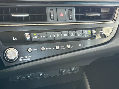 Certified 2025 Lexus ES 300h w/ Premium Package FWD image 25