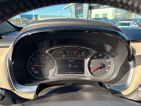 Used 2022 Chevrolet Traverse LT image 25