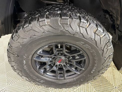 Used 2020 Toyota Tacoma TRD Off-Road w/ Technology Package image 11