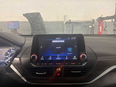 Used 2025 Nissan Altima 2.5 SV FWD image 16