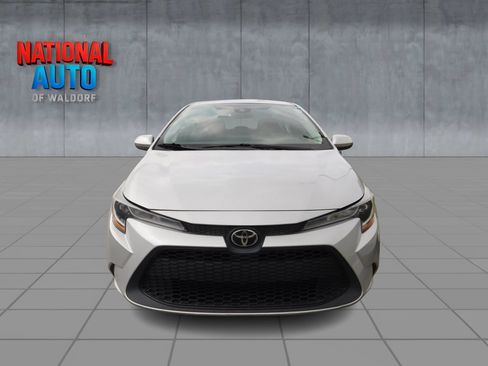Used 2022 Toyota Corolla LE FWD image 3