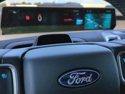 Used 2025 Ford Expedition Platinum AWD/4WD image 31