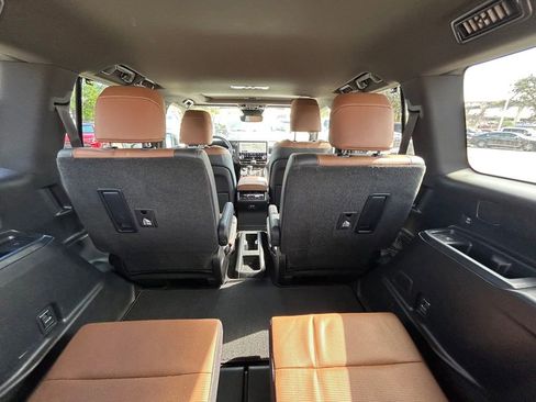 Used 2025 Lexus GX 550 AWD/4WD image 16