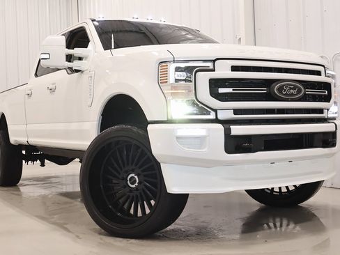 Certified 2022 Ford F350 Lariat w/ Lariat Ultimate Package image 42