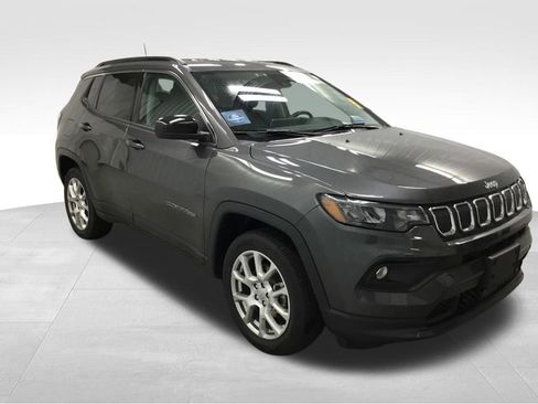 Used 2022 Jeep Compass Latitude AWD/4WD image 4