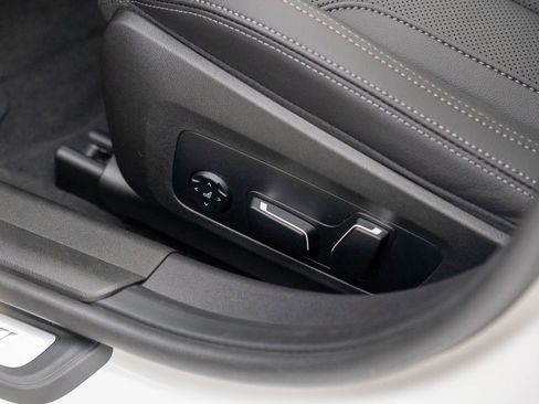 New 2026 BMW 330i xDrive Sedan w/ M Sport Package image 15