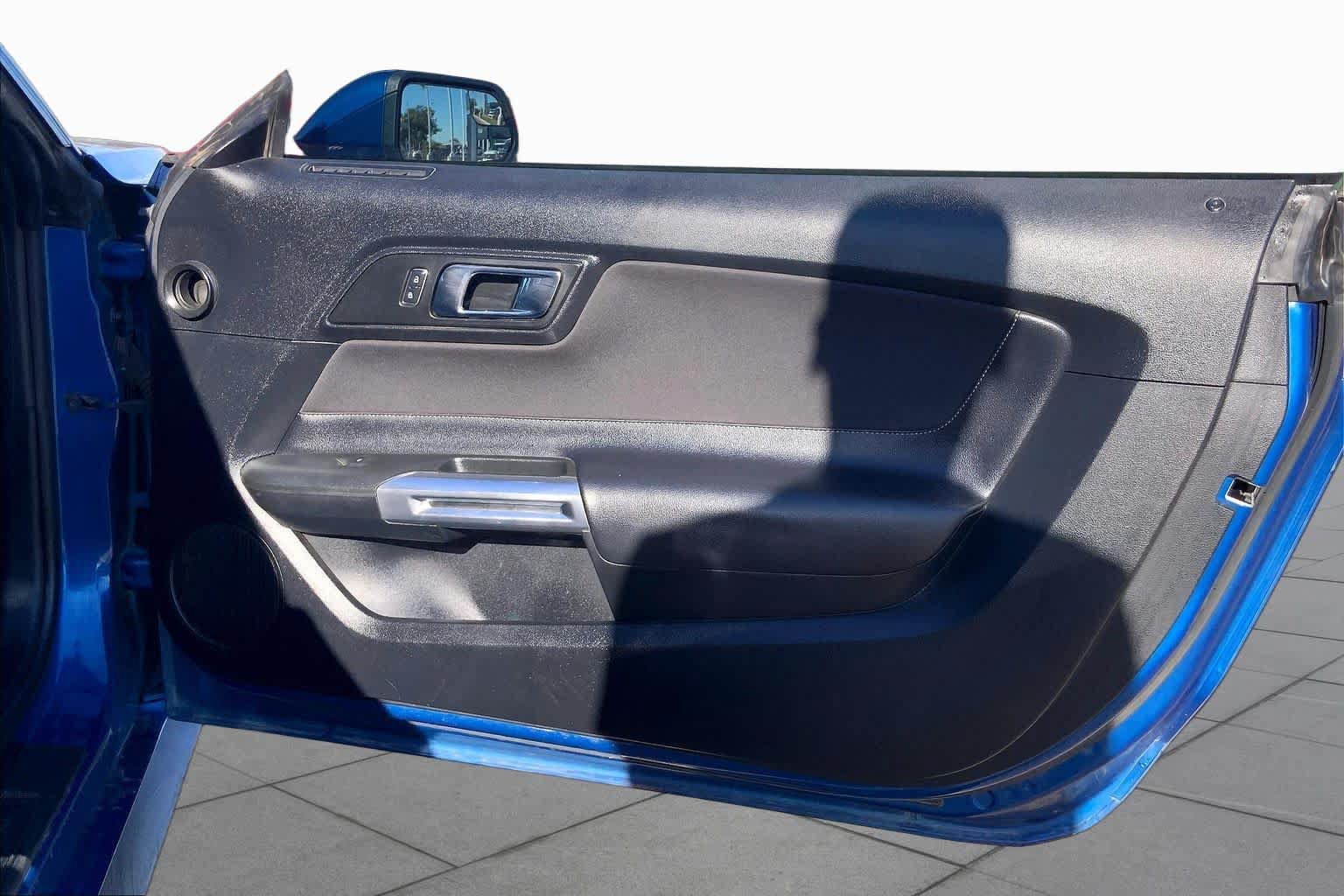 Certified 2017 Ford Mustang Coupe RWD image 23