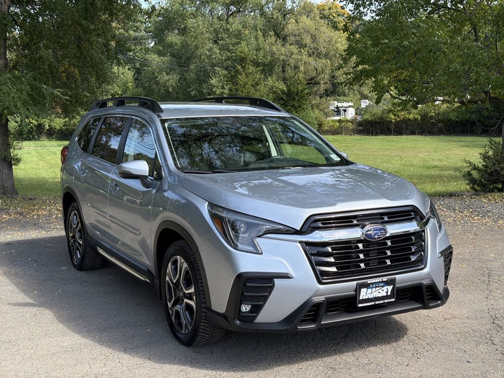 Used 2023 Subaru Ascent Limited AWD/4WD image 1