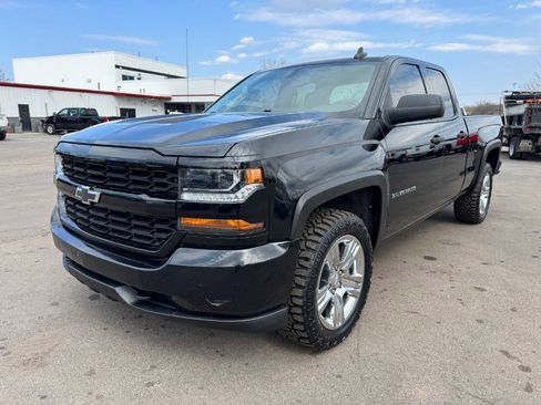 Used 2018 Chevrolet Silverado 1500 Custom image 1