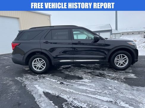 Used 2025 Ford Explorer Active image 3