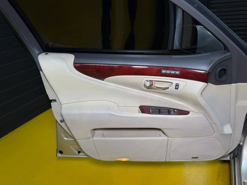 Used 2011 Lexus LS 460 image 30