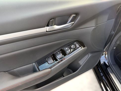 New 2025 Nissan Altima 2.5 SR image 21