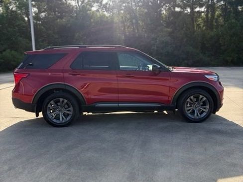 Used 2024 Ford Explorer XLT w/ Equipment Group 202A AWD/4WD image 7
