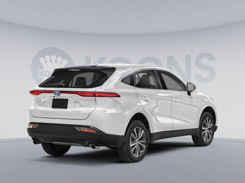 Used 2023 Toyota Venza LE AWD/4WD image 2
