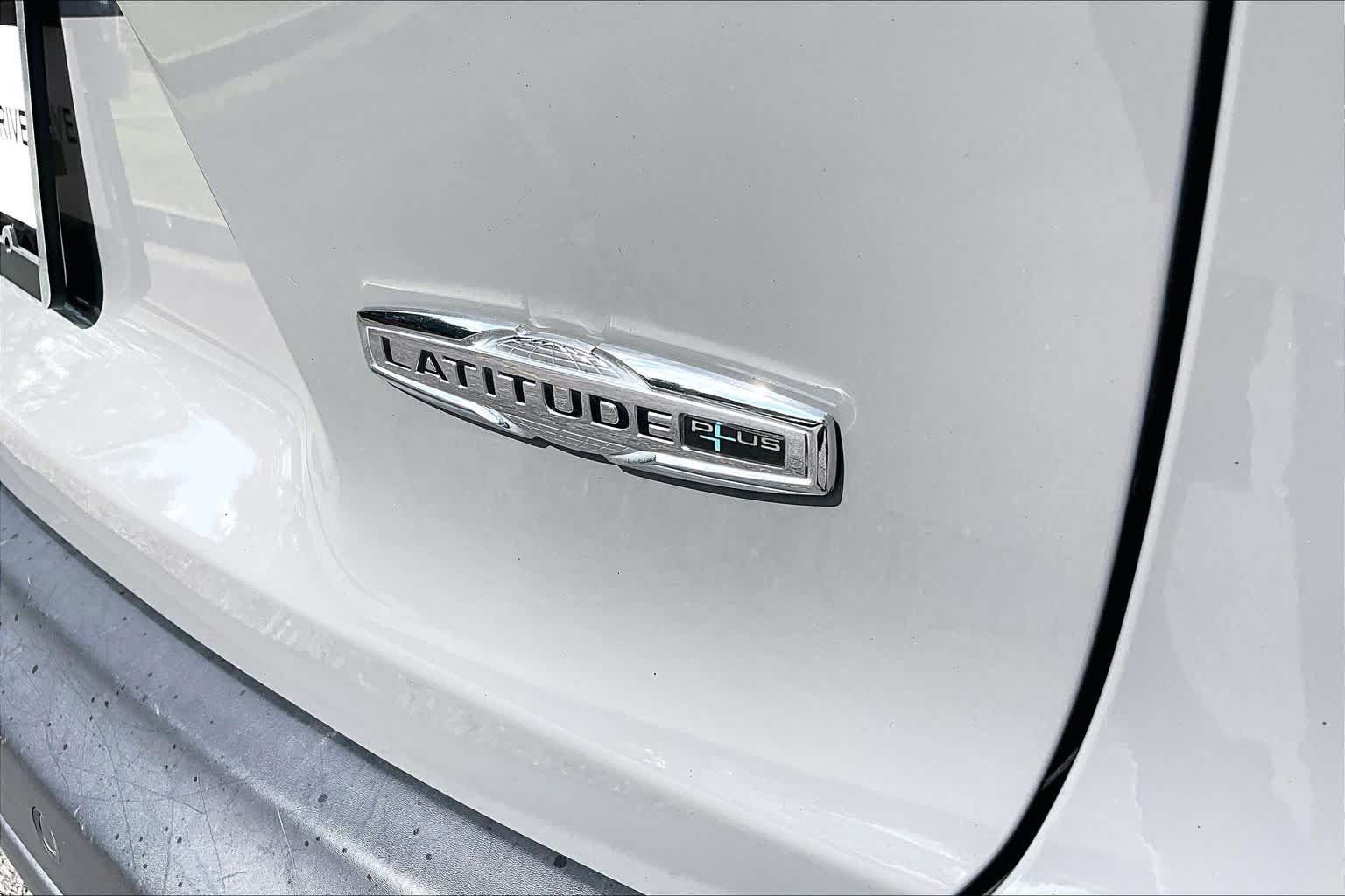 Used 2019 Jeep Cherokee Latitude Plus AWD/4WD image 10