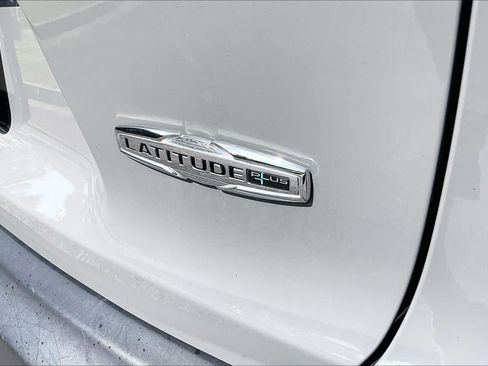 Used 2019 Jeep Cherokee Latitude Plus AWD/4WD image 10