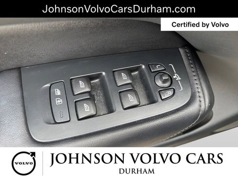 Used 2023 Volvo XC60 B5 Plus image 12